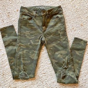 NWOT American Eagle Camo Jeggings 6L
